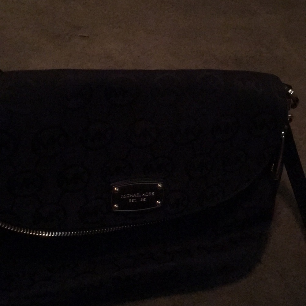 Black Michael kors crossbody - Picture 3 of 3